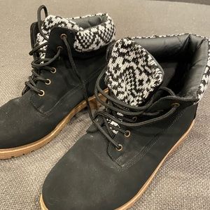 Women’s waterproof winter boots